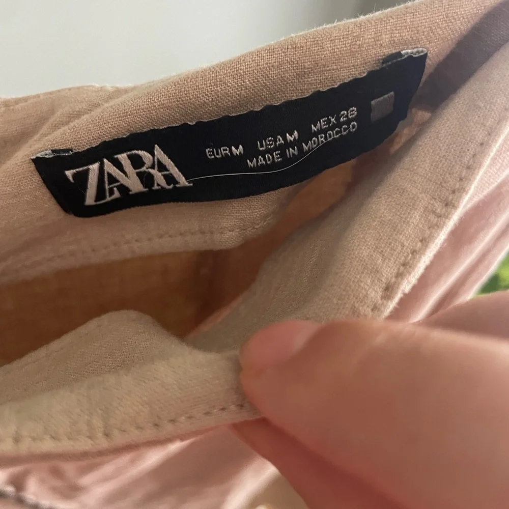 ZARA STRETCH ECRU
SLIT Button Straight Khaki Linen
SKIRT MIDI RARE - Picture 7 of 7